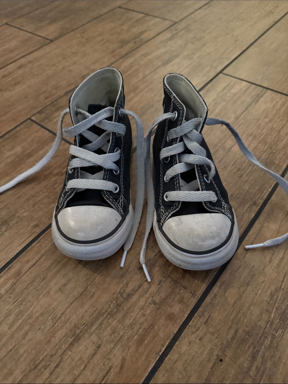 Size 8 toddler High-Top Canvas Sneakers in Black and White